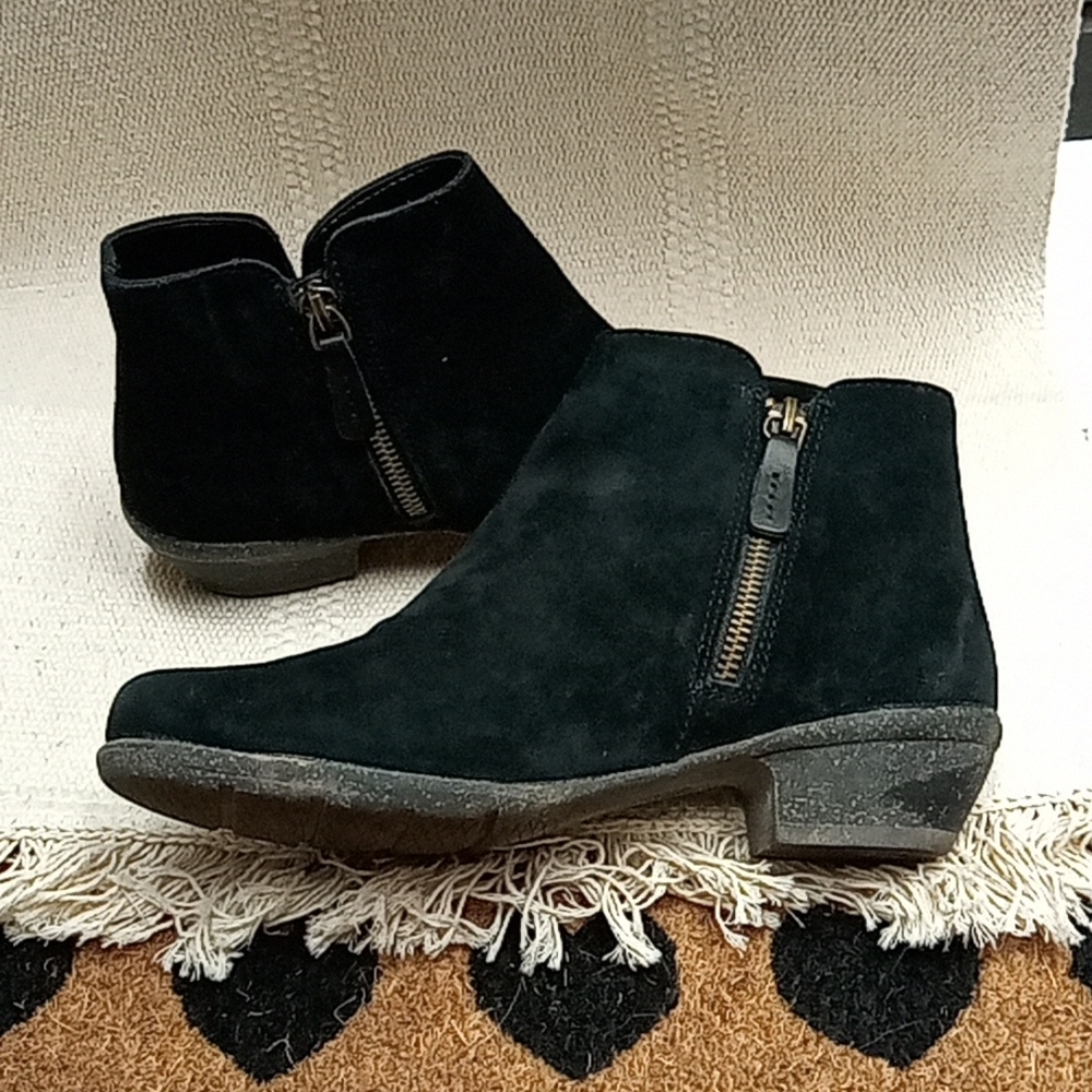 Black Suede booties Unstructured by Clarks